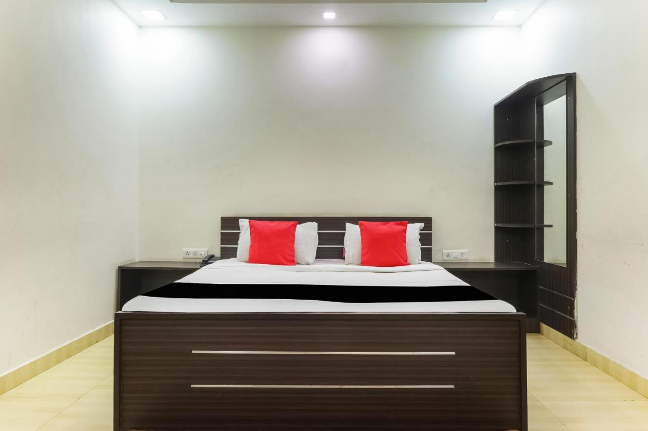Capital O 15422 Shiva Inn 乌纳奥 外观 照片