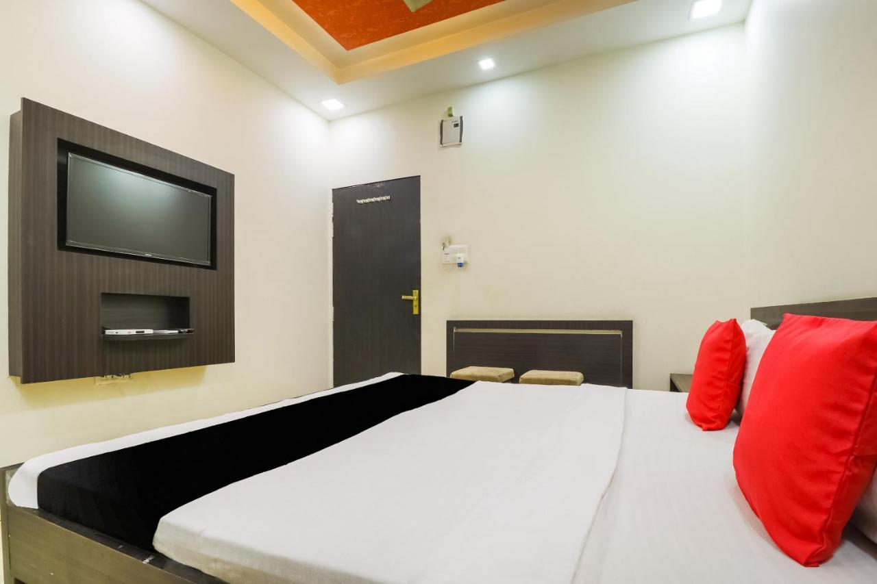 Capital O 15422 Shiva Inn 乌纳奥 外观 照片