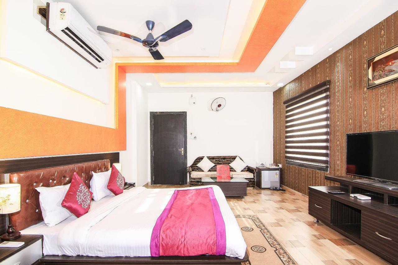 Capital O 15422 Shiva Inn 乌纳奥 外观 照片