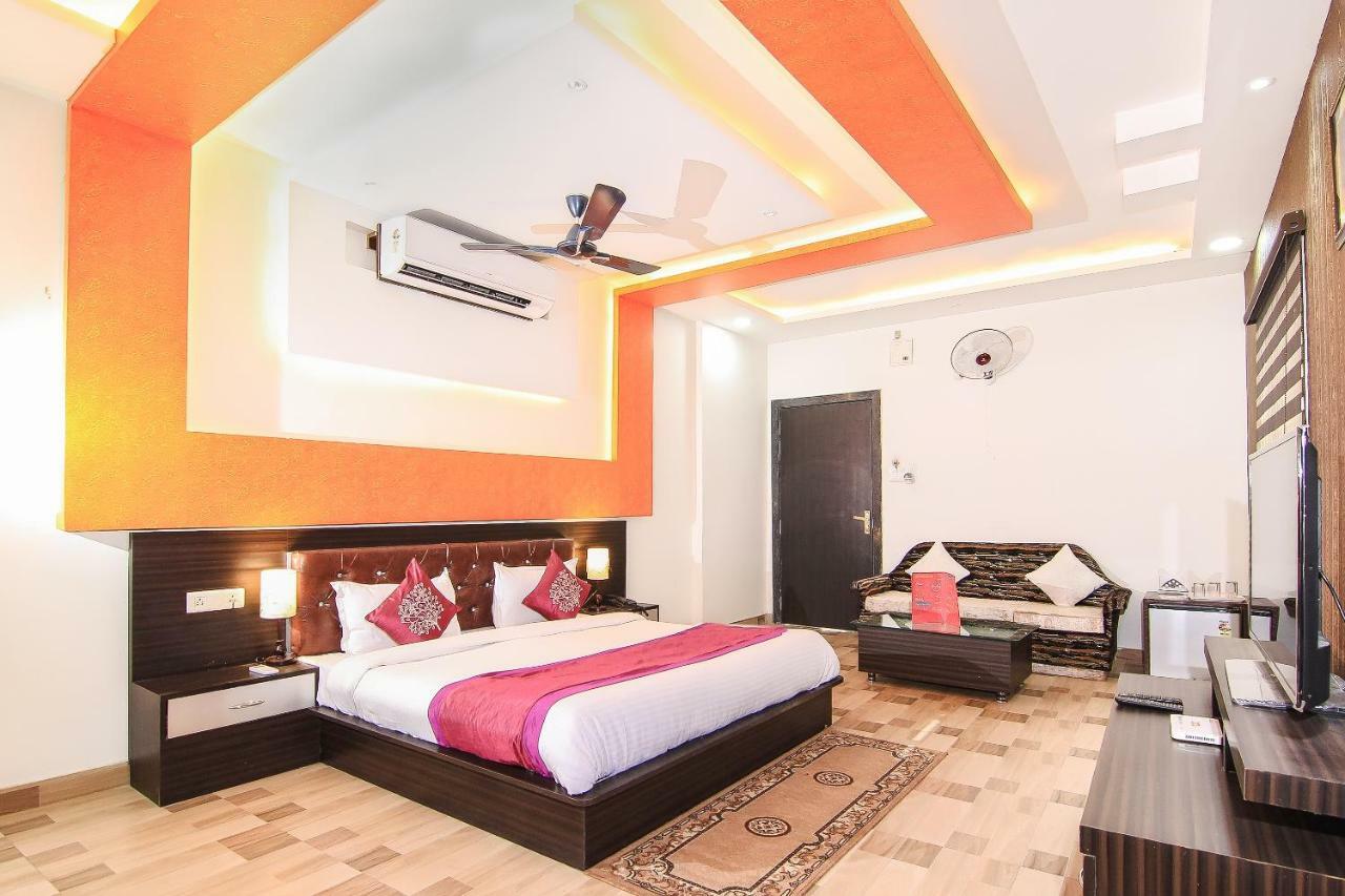 Capital O 15422 Shiva Inn 乌纳奥 外观 照片