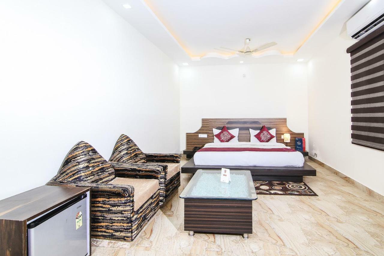 Capital O 15422 Shiva Inn 乌纳奥 外观 照片