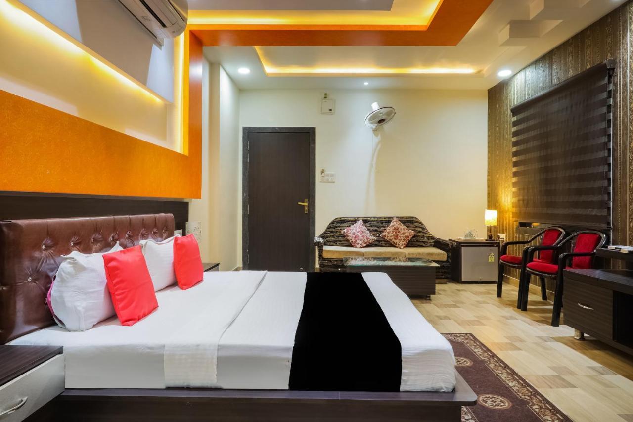 Capital O 15422 Shiva Inn 乌纳奥 外观 照片